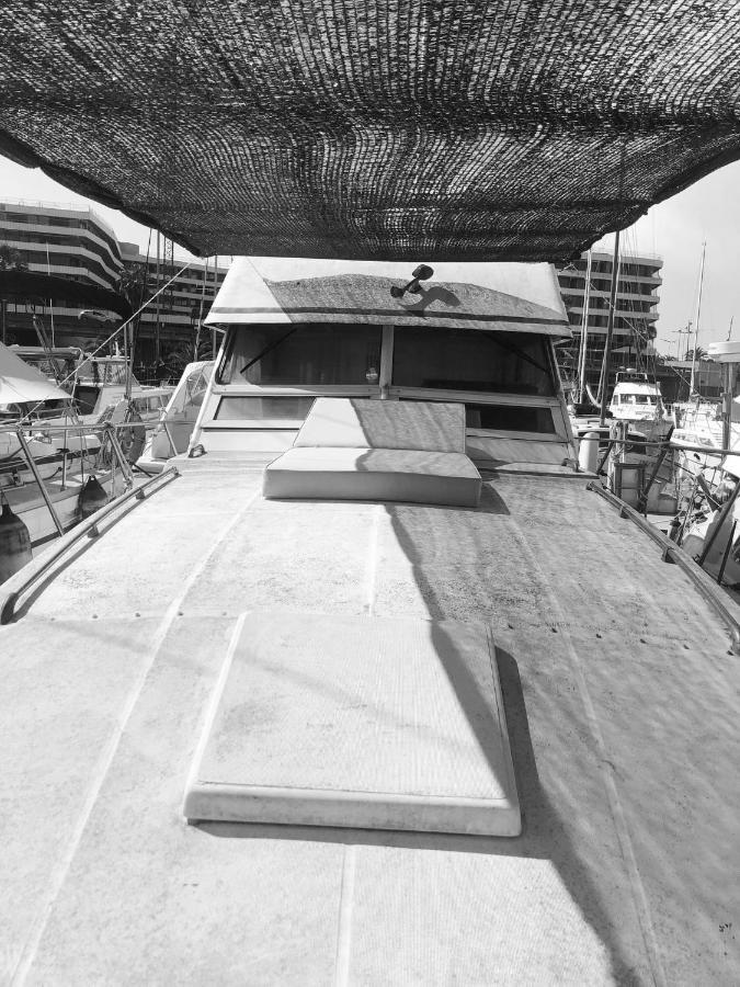 Encantador Barco En Barcelona Sant Adria de Besos Exterior photo