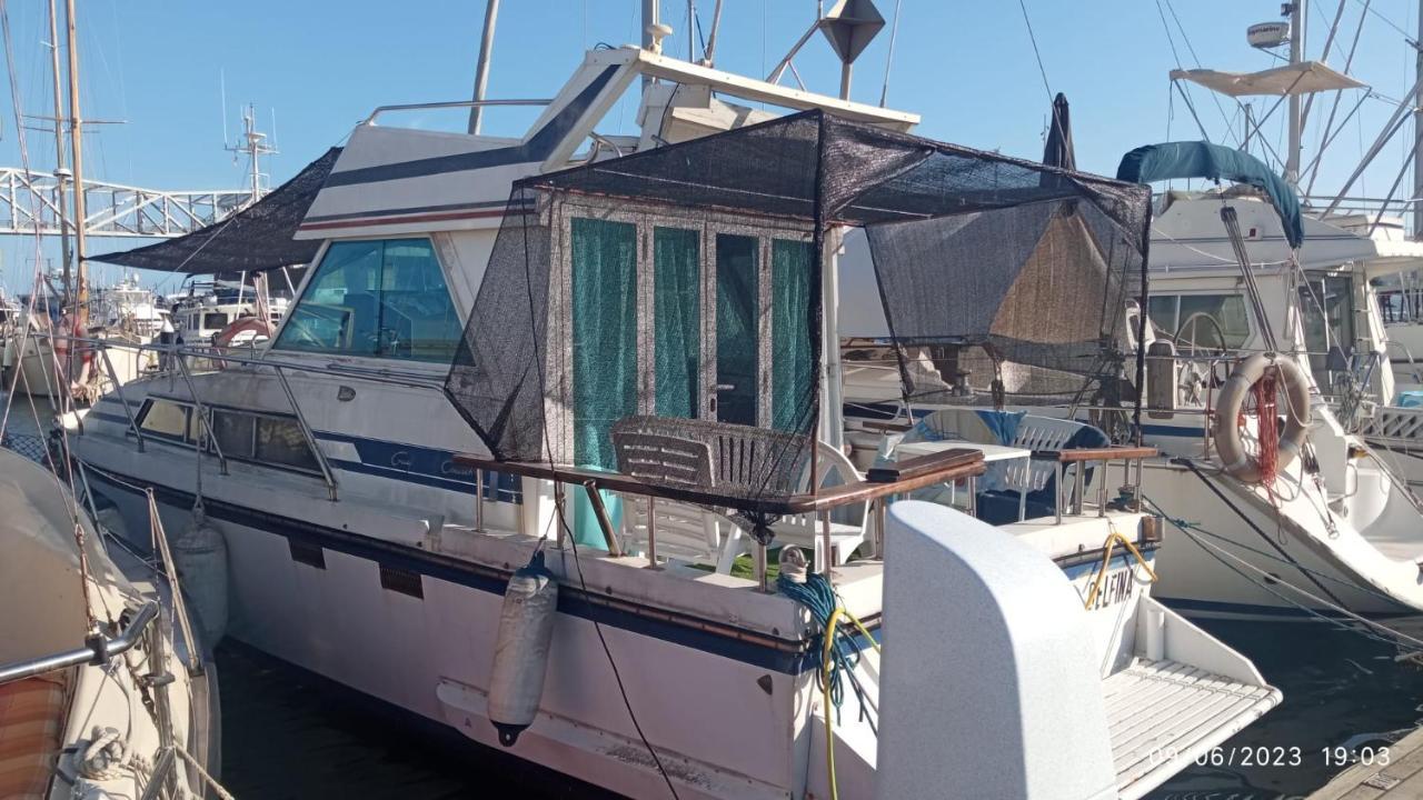 Encantador Barco En Barcelona Sant Adria de Besos Exterior photo